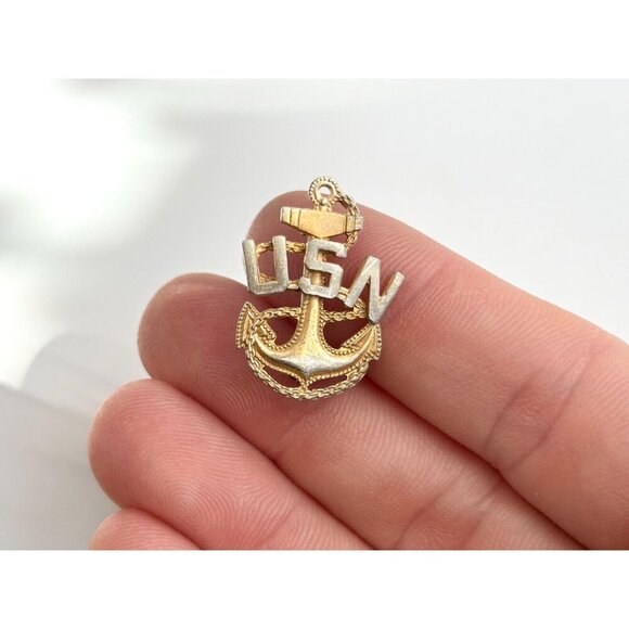 SOLD U.S. Navy Chief Petty Officer Sterling "USN" CPO Anchor WWII Cap Badge - Picture 4 of 7